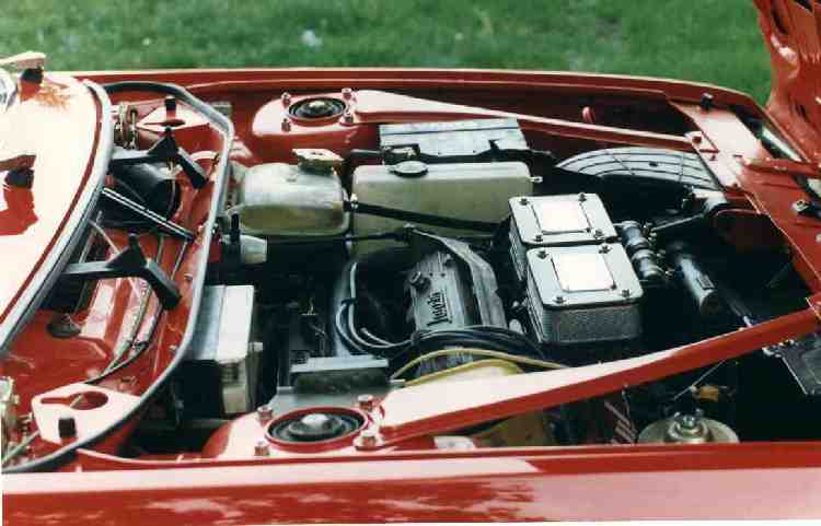 Lancia Beta Spider, Baujahr 1981, der Motorraum
