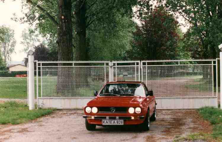 Lancia Beta Spider, Baujahr 1981, Vollbild vorne mit Licht 