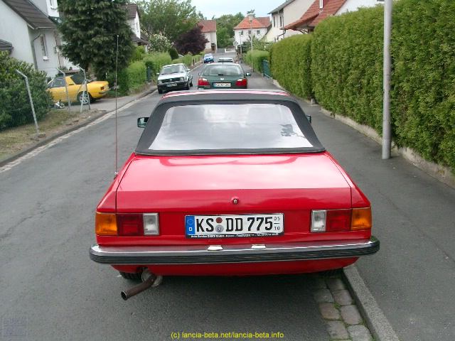 [... Lancia Beta Spider in rot mit I.E.-Motor ...]