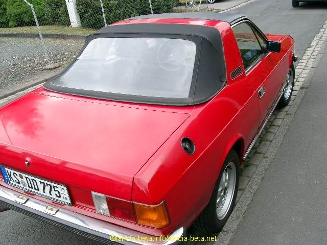 [... Lancia Beta Spider in rot mit I.E.-Motor ...]